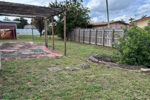 House in Pembroke Pines, Florida 2 bedrooms, 132.39 sq.m. № 1875295 - photo 13