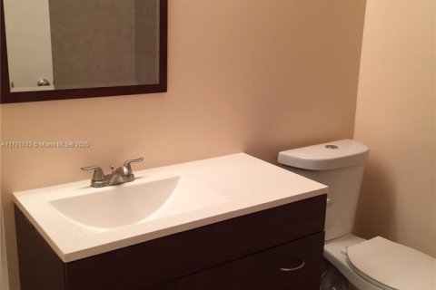 Condo in Coral Springs, Florida, 2 bedrooms  № 1959044 - photo 12