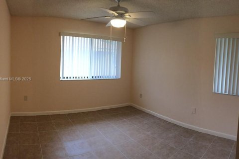 Condo in Coral Springs, Florida, 2 bedrooms  № 1959044 - photo 14