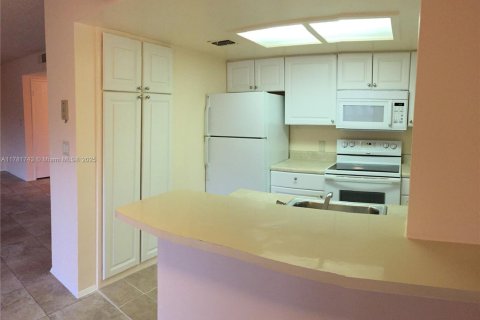 Condo in Coral Springs, Florida, 2 bedrooms  № 1959044 - photo 3