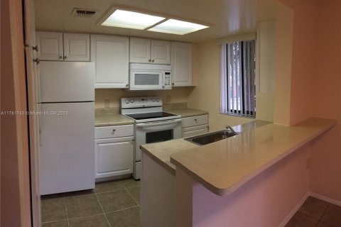 Condo in Coral Springs, Florida, 2 bedrooms  № 1959044 - photo 4