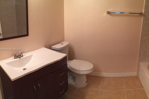 Condo in Coral Springs, Florida, 2 bedrooms  № 1959044 - photo 11