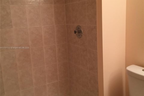 Condo in Coral Springs, Florida, 2 bedrooms  № 1959044 - photo 17