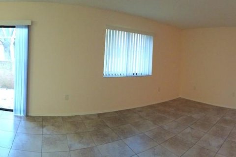 Condo in Coral Springs, Florida, 2 bedrooms  № 1959044 - photo 2