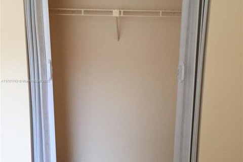 Condo in Coral Springs, Florida, 2 bedrooms  № 1959044 - photo 16