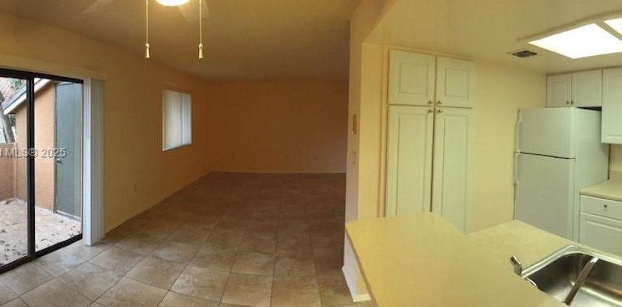 Condo in Coral Springs, Florida, 2 bedrooms  № 1959044