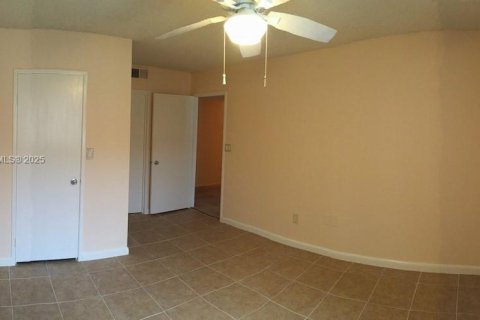 Condo in Coral Springs, Florida, 2 bedrooms  № 1959044 - photo 10