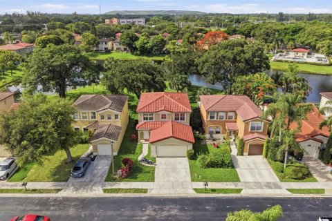 House in Deerfield Beach, Florida 4 bedrooms, 195.09 sq.m. № 2231643
