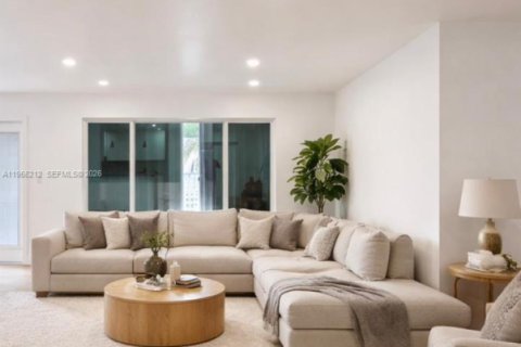 House in Cutler Bay, Florida 5 bedrooms, 172.05 sq.m. № 2010399 - photo 2