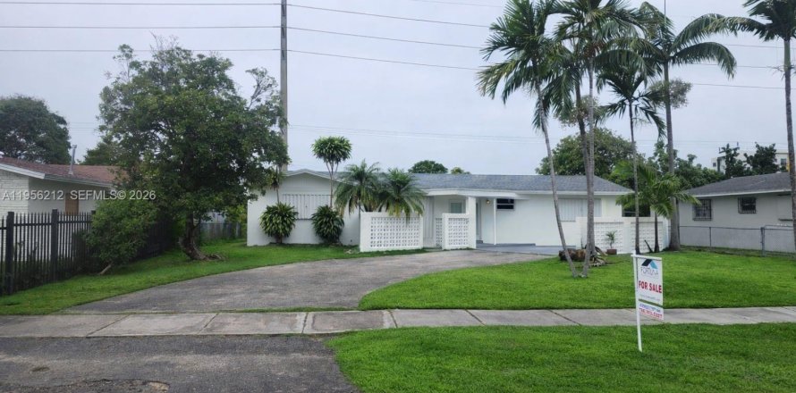 House in Cutler Bay, Florida 5 bedrooms, 172.05 sq.m. № 2010399