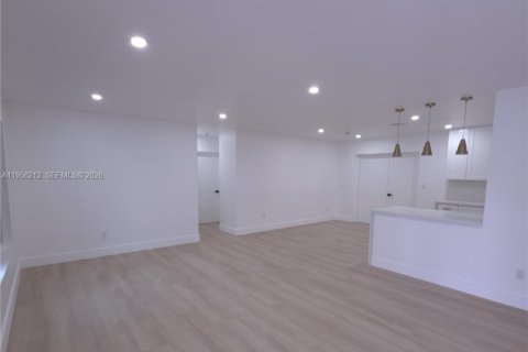 House in Cutler Bay, Florida 5 bedrooms, 172.05 sq.m. № 2010399 - photo 13