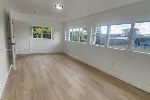 Купить виллу или дом в Катлер-Бей, Флорида 5 спален, 172.05м2, № 2010399 - фото 18