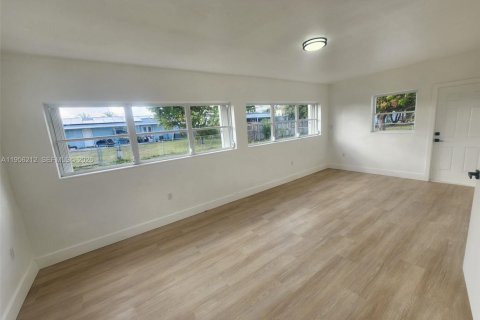 Купить виллу или дом в Катлер-Бей, Флорида 5 спален, 172.05м2, № 2010399 - фото 17