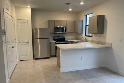 Touwnhouse à vendre à Florida City, Floride: 3 chambres № 1955997 - photo 2