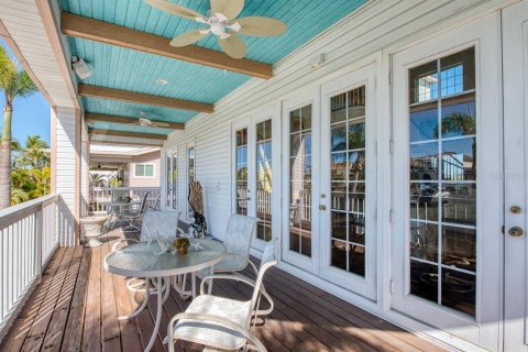 House in Gulfport, Florida 4 bedrooms, 288.83 sq.m. № 1587649 - photo 17