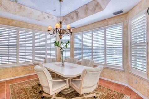 House in Gulfport, Florida 4 bedrooms, 288.83 sq.m. № 1587649 - photo 22