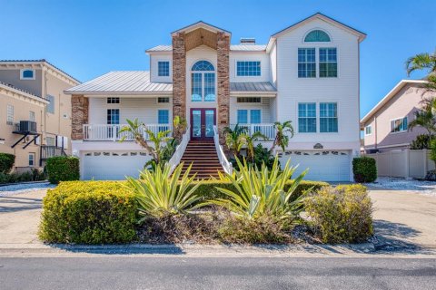 House in Gulfport, Florida 4 bedrooms, 288.83 sq.m. № 1587649 - photo 6