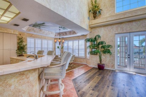 House in Gulfport, Florida 4 bedrooms, 288.83 sq.m. № 1587649 - photo 24