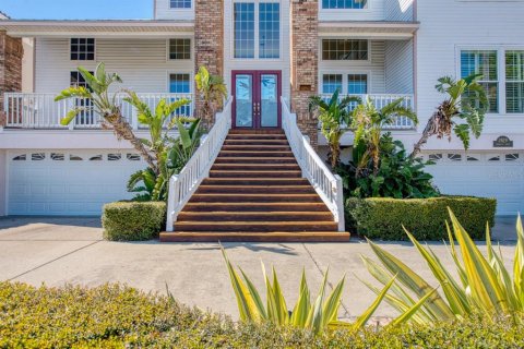 House in Gulfport, Florida 4 bedrooms, 288.83 sq.m. № 1587649 - photo 9
