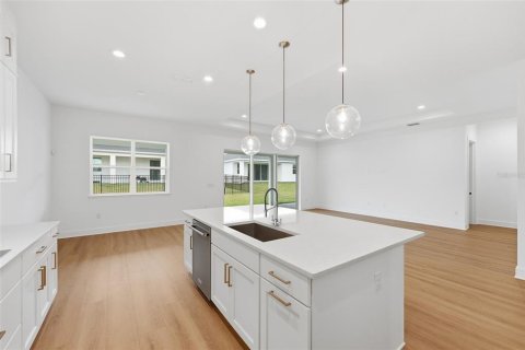 Villa ou maison à vendre à Apopka, Floride: 4 chambres, 312.99 m2 № 2401077 - photo 15