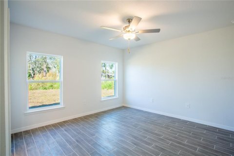 Casa en venta en Port Charlotte, Florida, 4 dormitorios, 157.1 m2 № 1565736 - foto 11