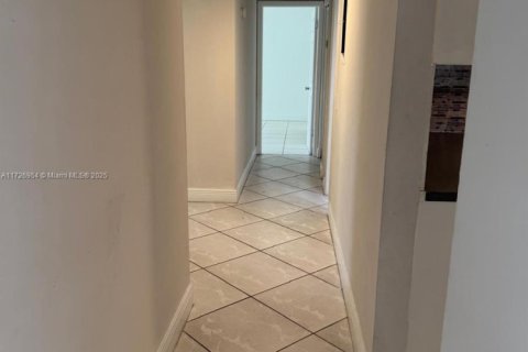 Apartamento en alquiler en Miami, Florida, 3 dormitorios, 117.24 m2 № 1697356 - foto 9