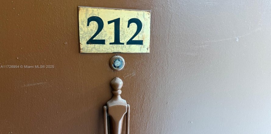 Apartamento en Miami, Florida 3 dormitorios, 117.24 m2 № 1697356