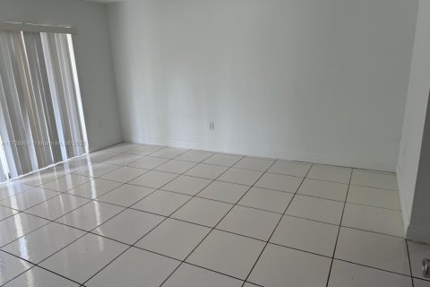 Apartamento en alquiler en Miami, Florida, 3 dormitorios, 117.24 m2 № 1697356 - foto 5
