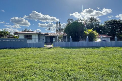 Casa en venta en Miami, Florida, 6 dormitorios, 345.5 m2 № 1953979 - foto 1