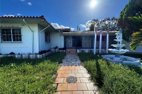 Casa en venta en Miami, Florida, 6 dormitorios, 345.5 m2 № 1953979 - foto 2