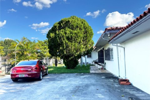Casa en venta en Miami, Florida, 6 dormitorios, 345.5 m2 № 1953979 - foto 7