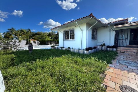 Casa en venta en Miami, Florida, 6 dormitorios, 345.5 m2 № 1953979 - foto 4