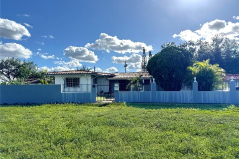 Casa en venta en Miami, Florida, 6 dormitorios, 345.5 m2 № 1953979 - foto 3