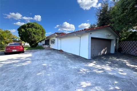 Casa en venta en Miami, Florida, 6 dormitorios, 345.5 m2 № 1953979 - foto 6