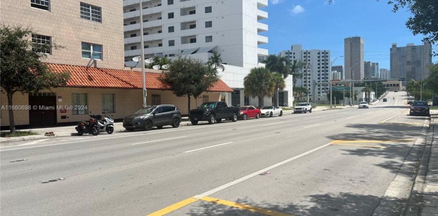 Propiedad comercial en Miami, Florida № 1860653
