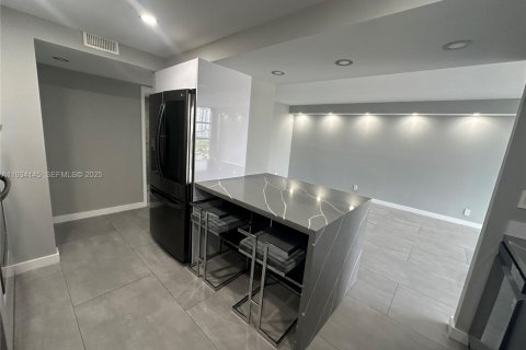 Снять в аренду кондоминиум в Халландейл-Бич, Флорида 2 спальни, 99.87м2, № 1992422 - фото 7