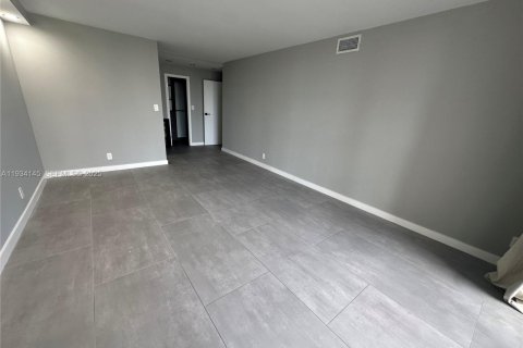 Снять в аренду кондоминиум в Халландейл-Бич, Флорида 2 спальни, 99.87м2, № 1992422 - фото 16