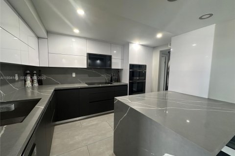 Снять в аренду кондоминиум в Халландейл-Бич, Флорида 2 спальни, 99.87м2, № 1992422 - фото 6