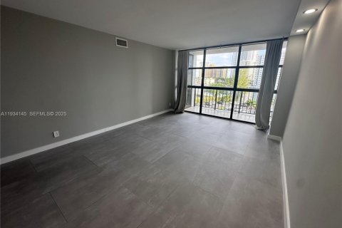 Снять в аренду кондоминиум в Халландейл-Бич, Флорида 2 спальни, 99.87м2, № 1992422 - фото 14