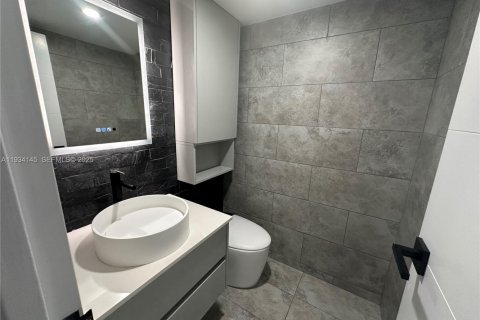 Снять в аренду кондоминиум в Халландейл-Бич, Флорида 2 спальни, 99.87м2, № 1992422 - фото 24