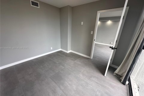 Снять в аренду кондоминиум в Халландейл-Бич, Флорида 2 спальни, 99.87м2, № 1992422 - фото 23