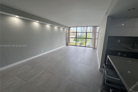 Снять в аренду кондоминиум в Халландейл-Бич, Флорида 2 спальни, 99.87м2, № 1992422 - фото 10
