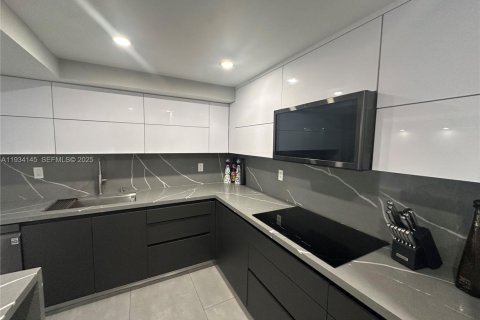 Снять в аренду кондоминиум в Халландейл-Бич, Флорида 2 спальни, 99.87м2, № 1992422 - фото 3