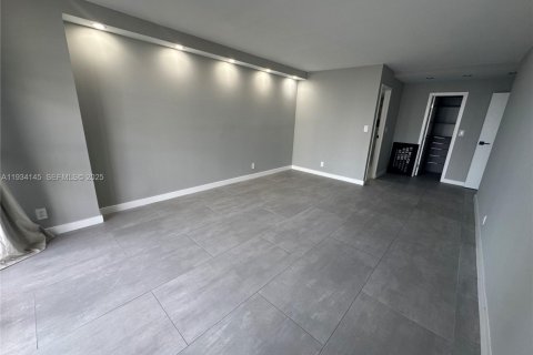 Снять в аренду кондоминиум в Халландейл-Бич, Флорида 2 спальни, 99.87м2, № 1992422 - фото 15