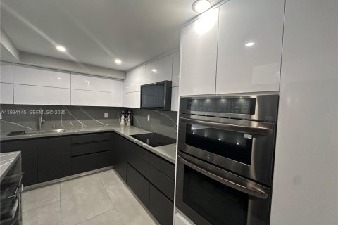 Снять в аренду кондоминиум в Халландейл-Бич, Флорида 2 спальни, 99.87м2, № 1992422 - фото 5