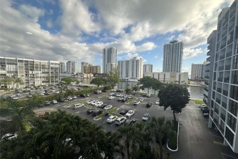 Снять в аренду кондоминиум в Халландейл-Бич, Флорида 2 спальни, 99.87м2, № 1992422 - фото 12