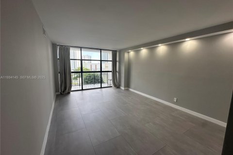 Снять в аренду кондоминиум в Халландейл-Бич, Флорида 2 спальни, 99.87м2, № 1992422 - фото 13