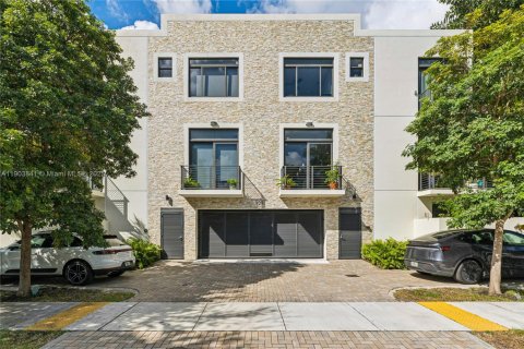 Купить таунхаус в Форт-Лодердейл, Флорида 3 спальни, 183.57м2, № 1955042 - фото 22