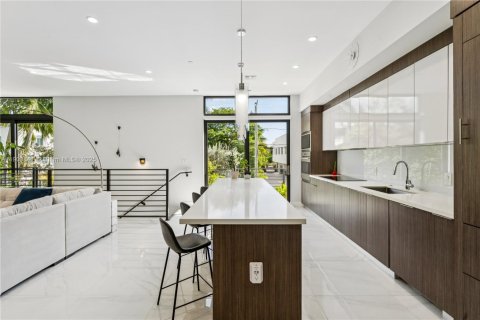 Купить таунхаус в Форт-Лодердейл, Флорида 3 спальни, 183.57м2, № 1955042 - фото 2