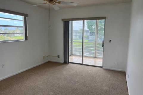 Condo in Delray Beach, Florida, 2 bedrooms  № 2253243 - photo 11